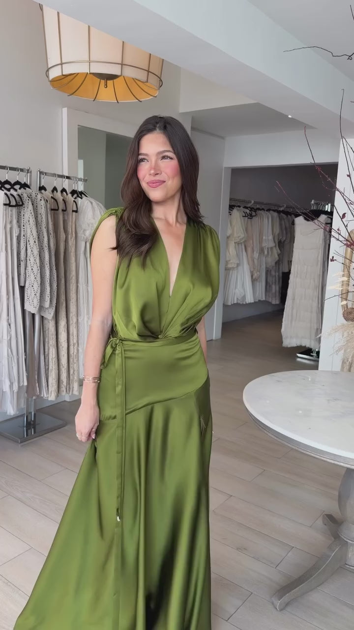 VESTIDO LARGO SATIN OLIVO